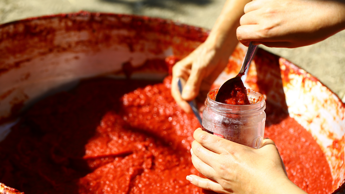 Tomato Preservation in Italian Families: A Treasure of Traditional Flavors