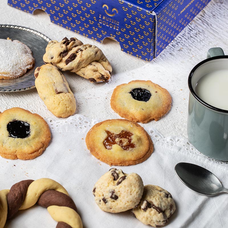 Homemade mountain biscuits with raisins