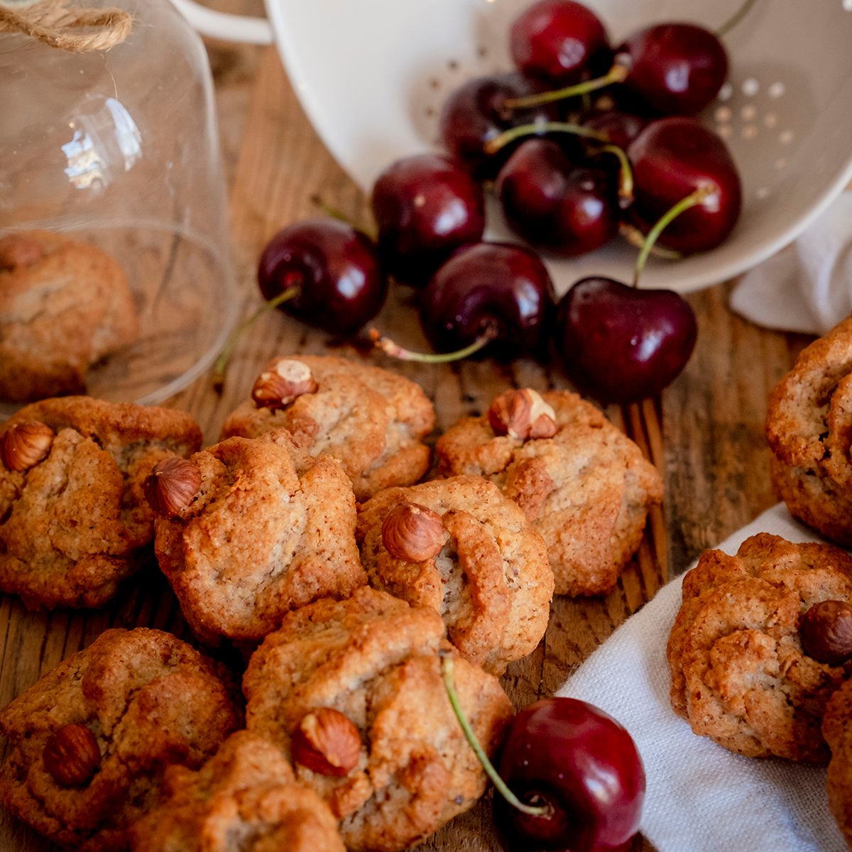 BRUTTI BUONI WITH HAZELNUTS - DOLCE AVEJA